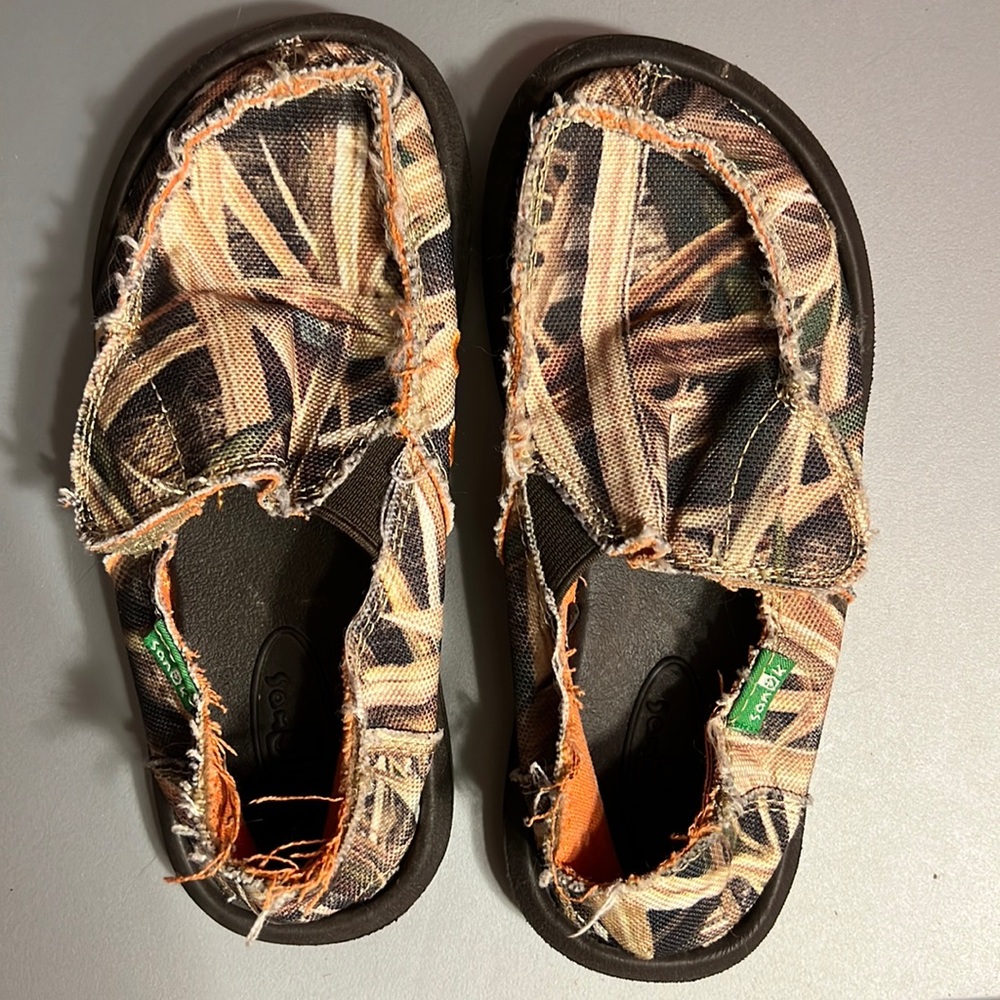 Sanuk camo sidewalk surfer shoes size 11 toddler
